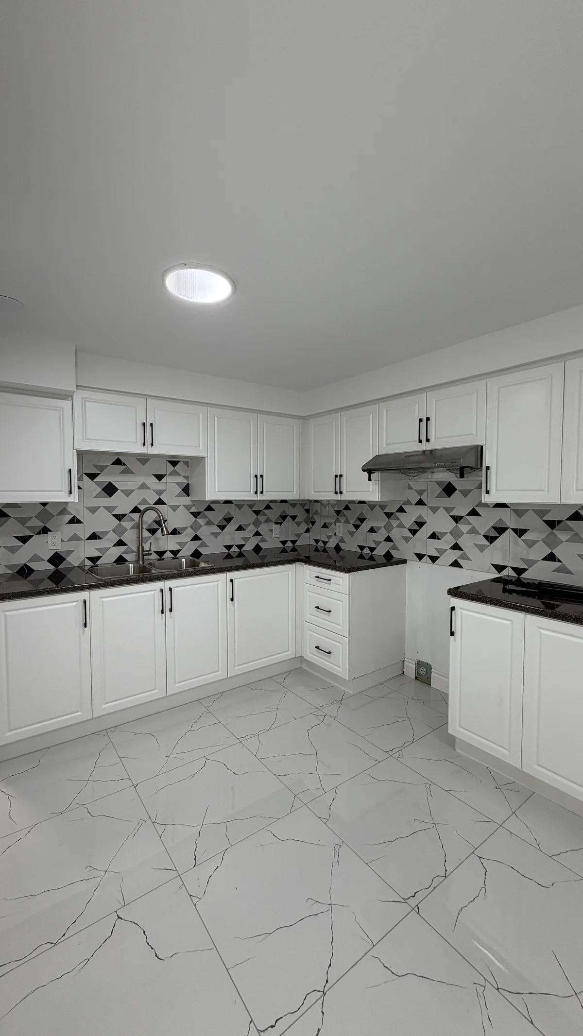 Finished Basement with Kitchen & Bathroom: finished detail 4