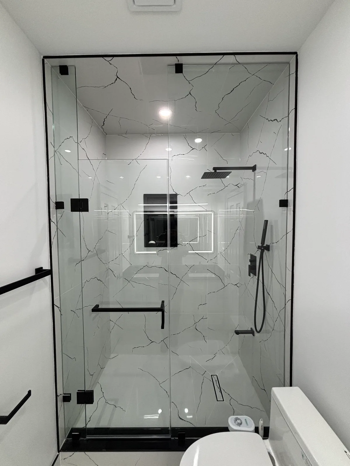 Black & White Bathroom Renovation: finished detail 3