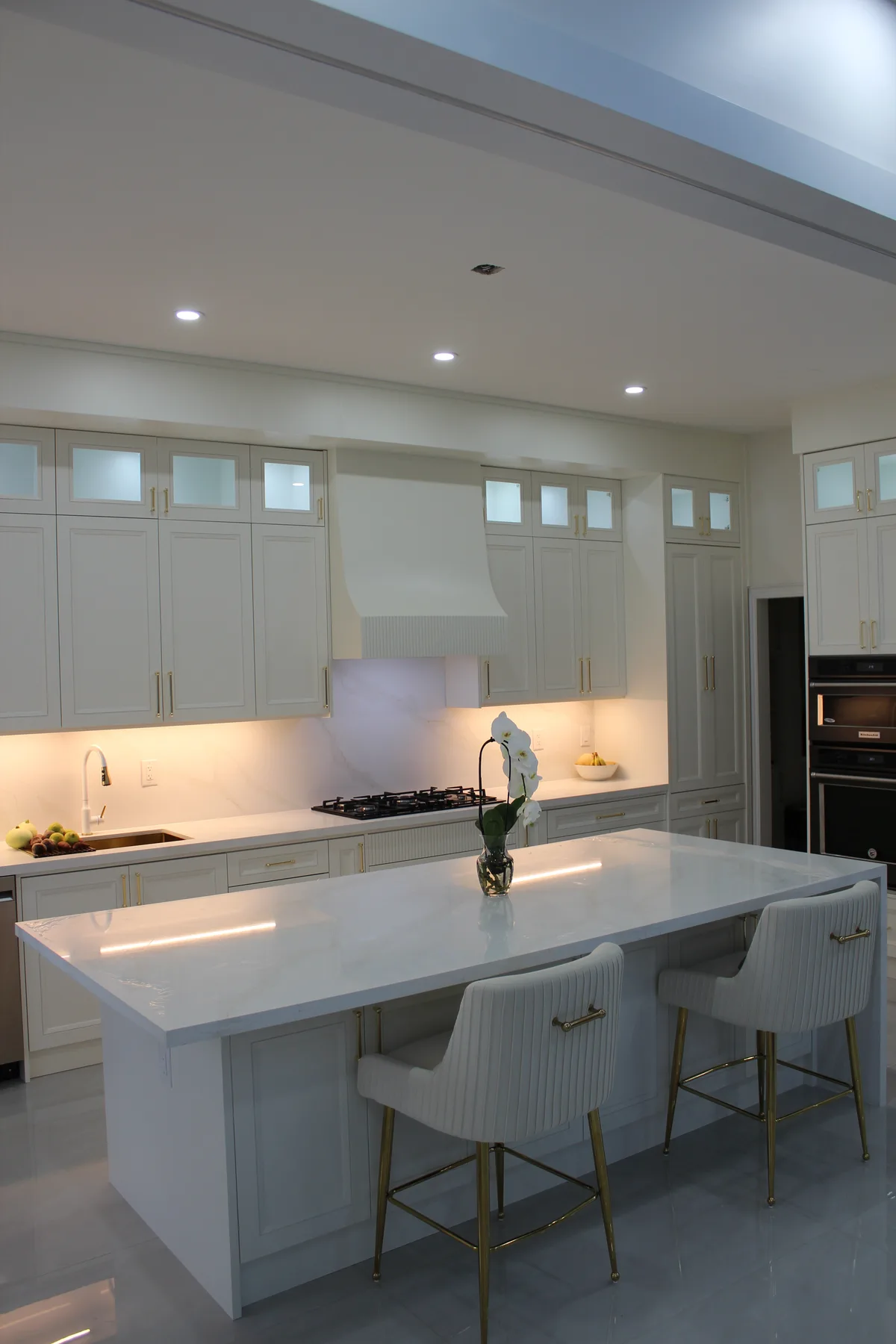White Kitchen Renovation with Island: finished detail 2