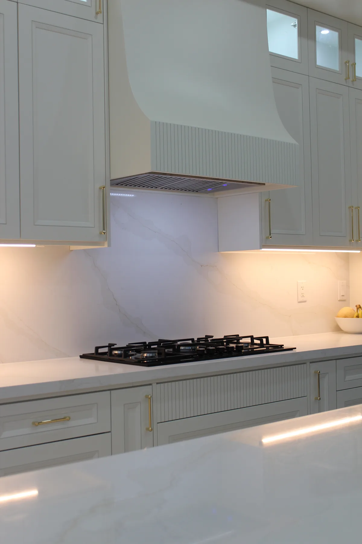 White Kitchen Renovation with Island: finished detail 3