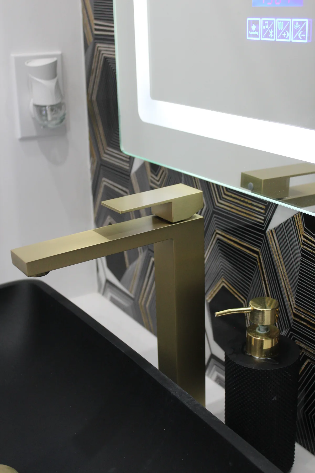 Powder Room Renovation with Geometric Wall: finished detail 2